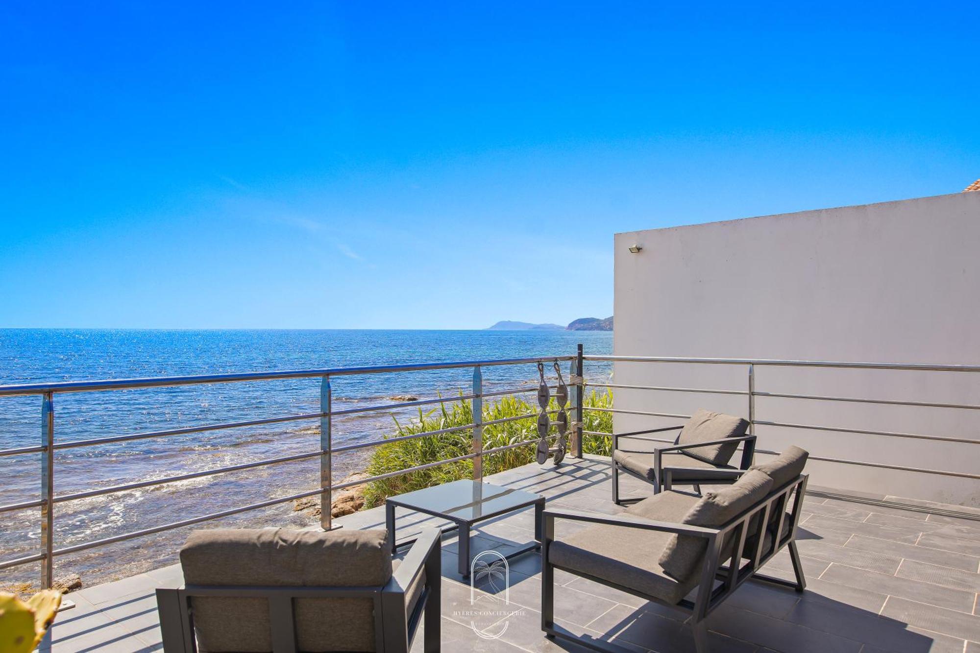 Maison Sur L'Eau-Hyeres-Almanarre-Parkings Clim Wifi By Hc Exterior photo