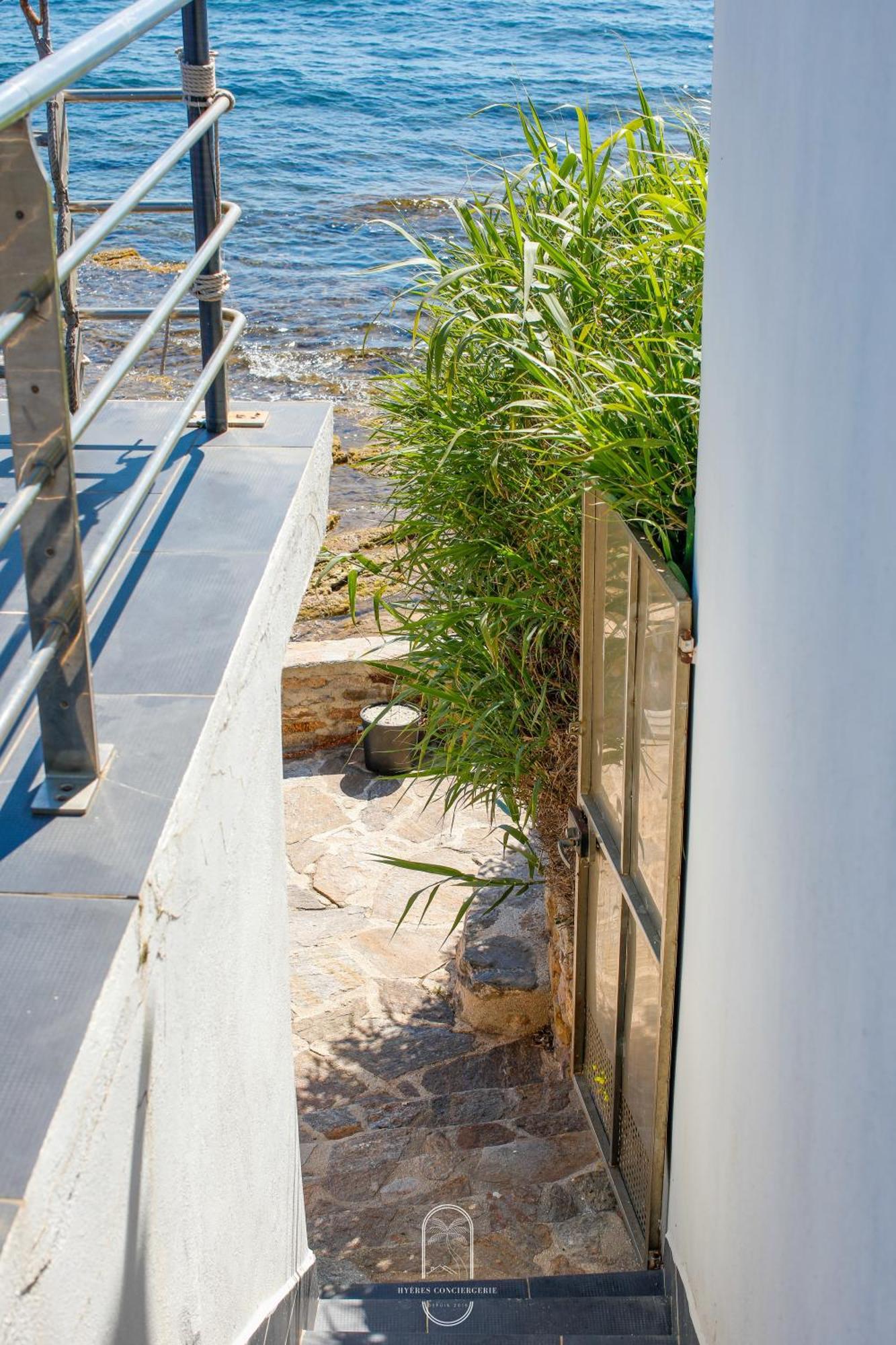 Maison Sur L'Eau-Hyeres-Almanarre-Parkings Clim Wifi By Hc Exterior photo