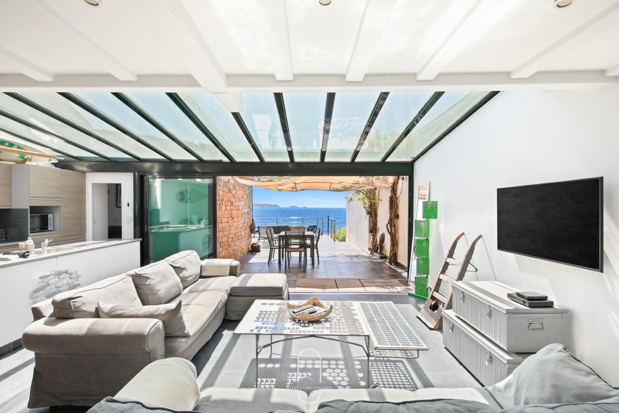 Maison Sur L'Eau-Hyeres-Almanarre-Parkings Clim Wifi By Hc Exterior photo