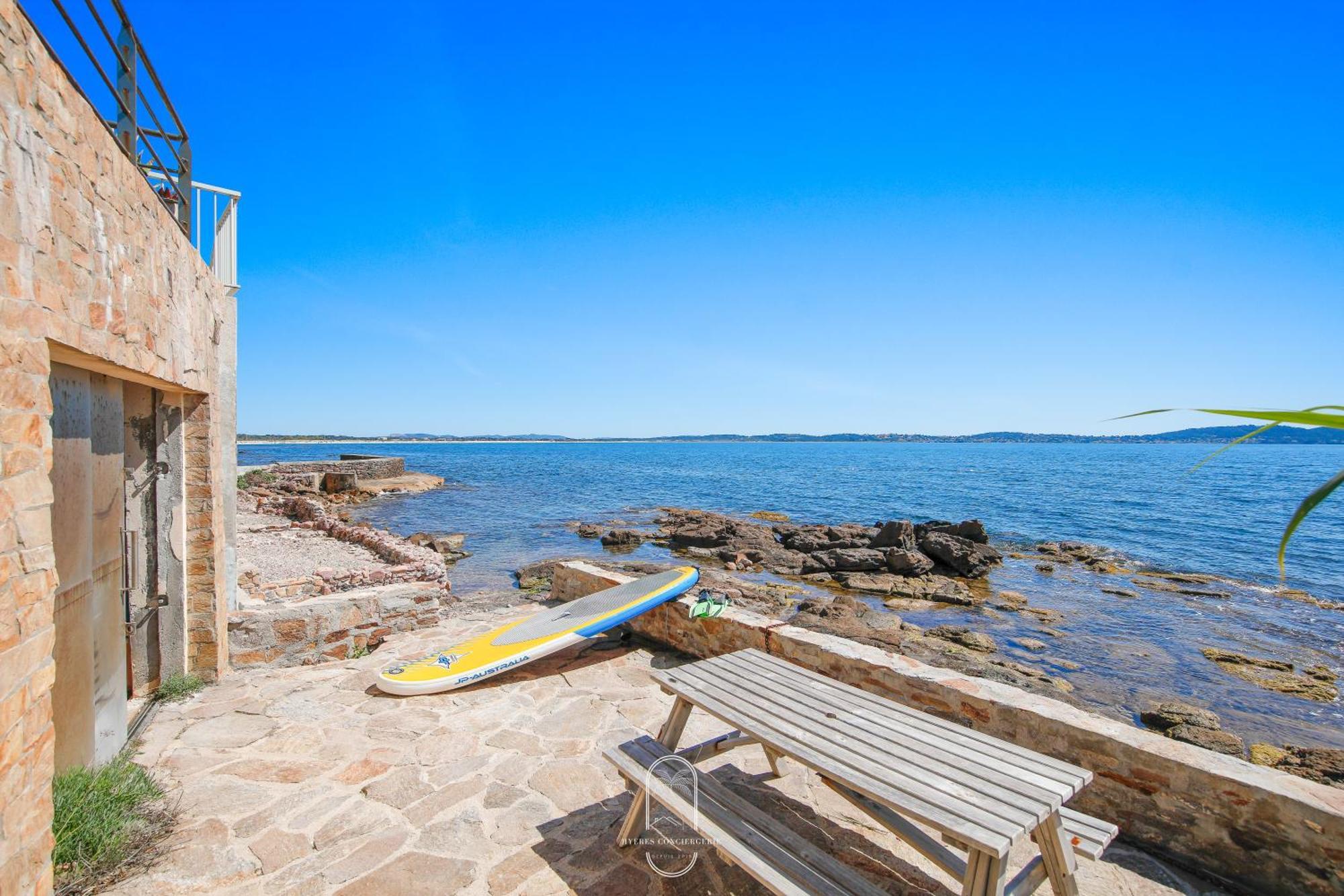 Maison Sur L'Eau-Hyeres-Almanarre-Parkings Clim Wifi By Hc Exterior photo